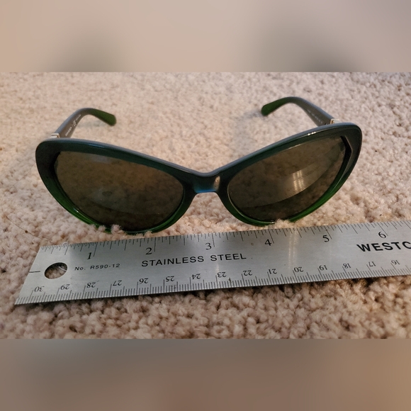 TORY BURCH Sunglasses, case & goldtone round hoop earrings set - Picture 4 of 14